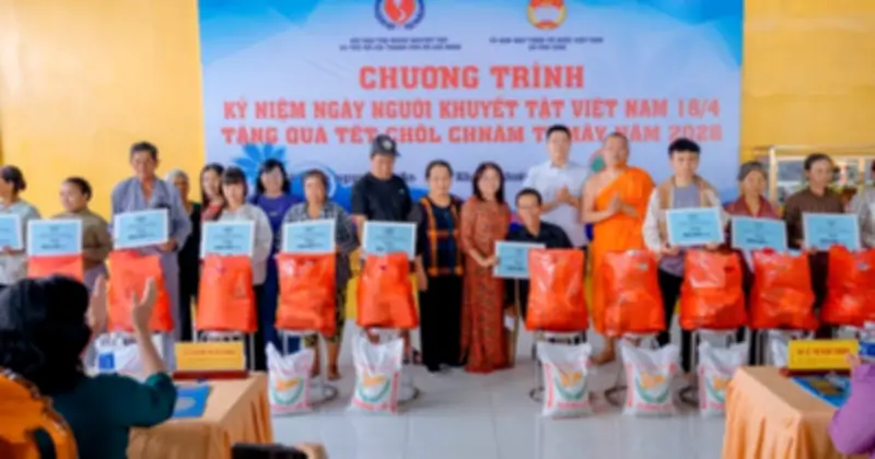 Người Khmer, người khuyết tật và trẻ mồ côi đón Tết Chôl Chnăm Thmây với quà tặng ý nghĩa