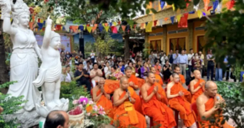 Người Khmer tại TP.HCM đón giao thừa lúc 10 giờ 48 phút sáng trong Tết Chôl Chnăm Thmây