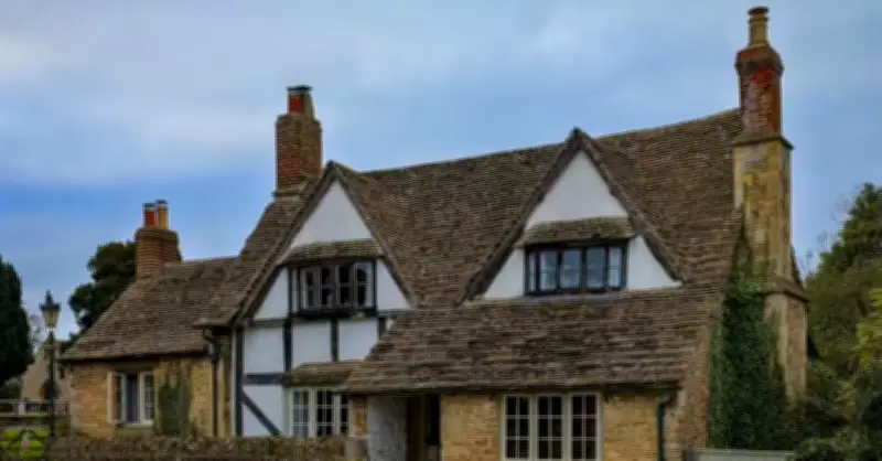 Ngôi làng 800 năm tuổi đẹp như tranh vẽ, là bối cảnh phim Harry Potter