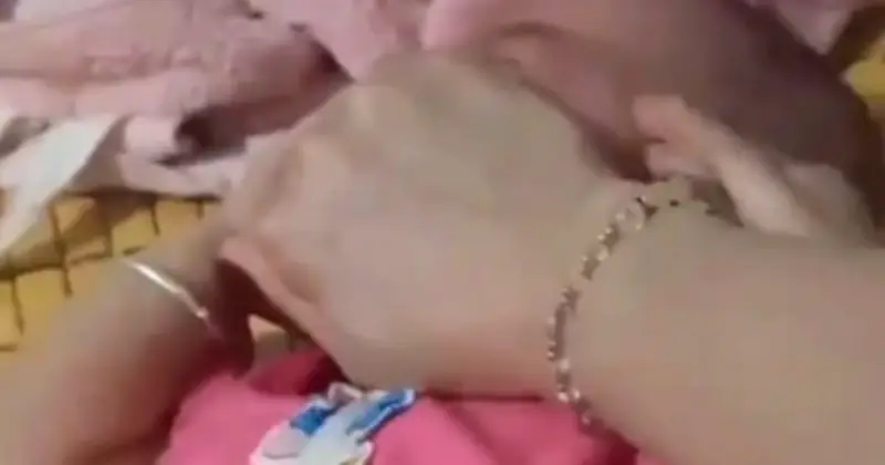 Người mẹ bóp mặt con 8 tháng tuổi để trêu tức 'chồng hờ' ở Đắk Lắk