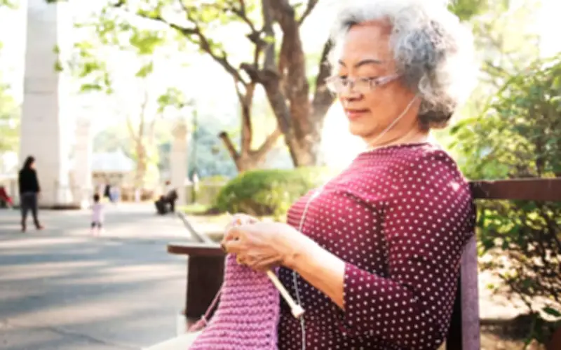 Người mẹ già lấy lại lương hưu sau nhiều năm chu cấp, con trai nói một câu khiến bà tỉnh ngộ