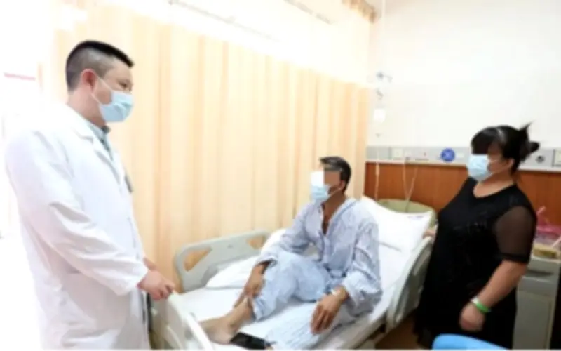 Người đàn ông 49 tuổi phát hiện ung thư gan, thừa nhận thói quen trước khi ngủ nhiều người mắc