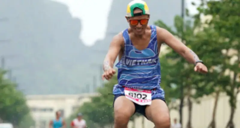 Người đàn ông chiến thắng ung thư máu nhờ món quà đặc biệt từ con gái