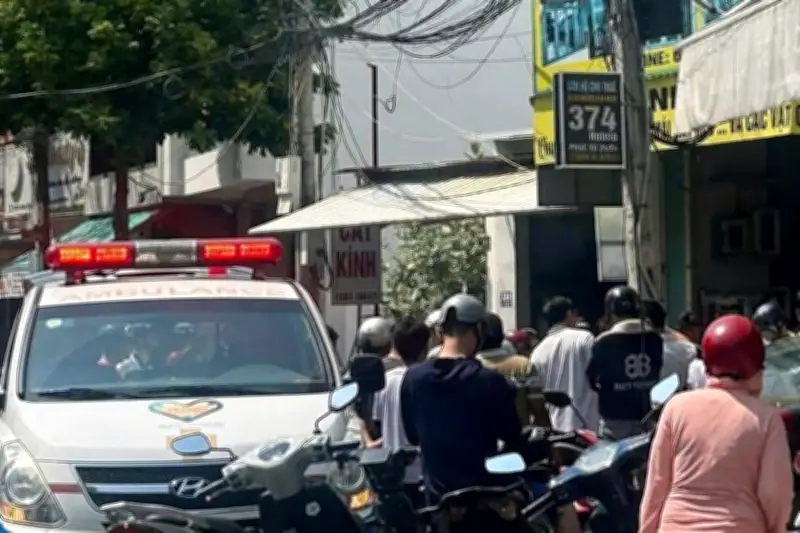 Người đàn ông thoát chết thần kỳ sau cú rơi từ tầng 7 xuống đất