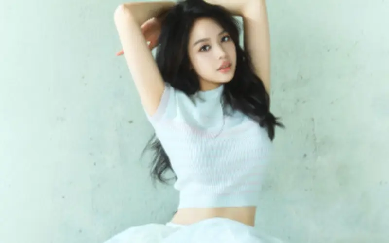 Người đẹp gốc Đà Nẵng khoe bộ ảnh trong veo ở tuổi 24