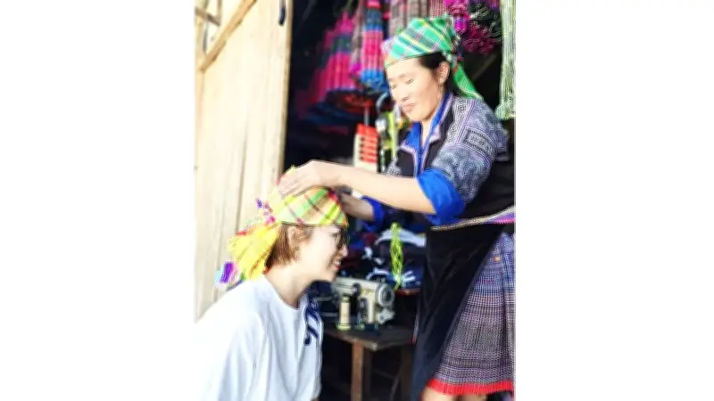 Người Phụ Nữ H'Mông Giữa Truyền Thống Và Du Lịch: Sự Chuyển Mình Thầm Lặng