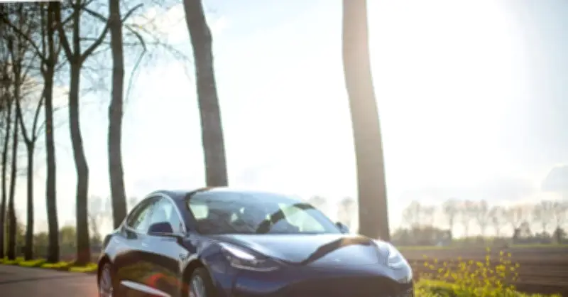 Người phụ nữ kiện hàng xóm sau tai nạn xe điện khiến hai cha con thiệt mạng