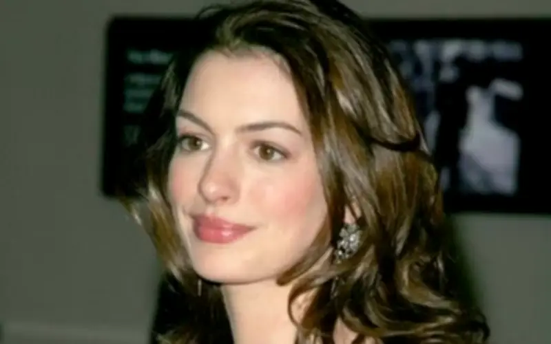 Người Phụ Nữ Đẹp Nhất Thế Giới 2026: Hát Đô Đình Kiên Với Vẻ Đẹp Ánh Sáng