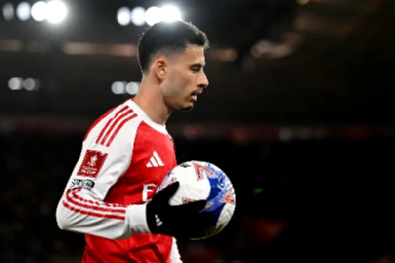 Ngôi sao Arsenal đối diện án phạt nặng sau pha xô đẩy trọng tài