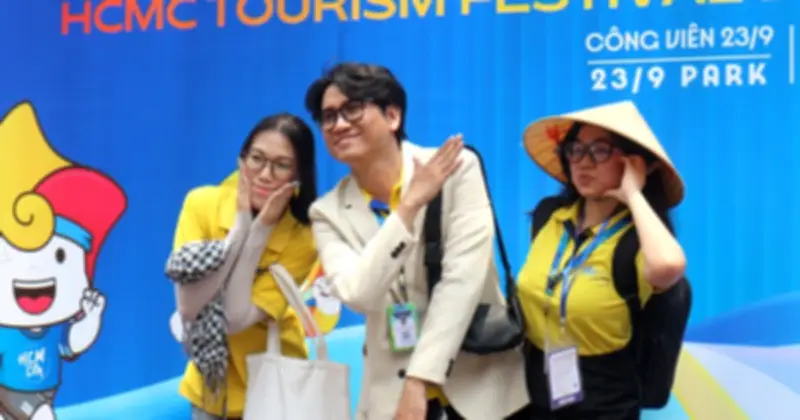 Người trẻ TP.HCM đổ xô săn tour giá rẻ tại Ngày hội Du lịch 2026