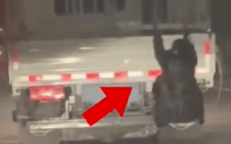 Người vợ bám sau xe tải để bắt quả tang chồng ngoại tình ở Tân Cương