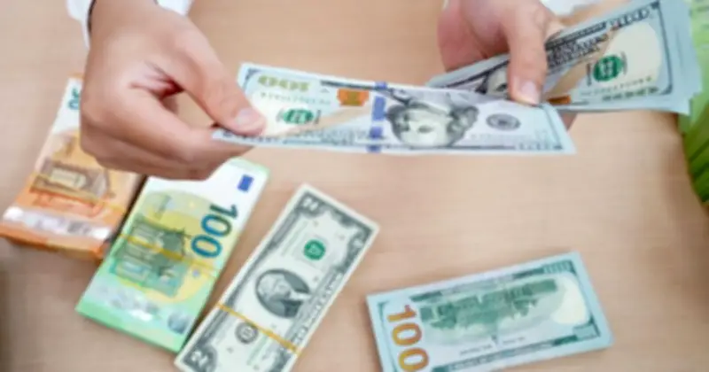 Ngân hàng Nhà nước giữ nguyên tỷ giá trung tâm, USD ổn định trong khi euro, bảng Anh tăng