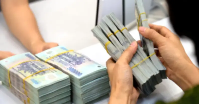 Ngân hàng Nhà nước giảm tỷ giá trung tâm, USD thế giới tăng trở lại