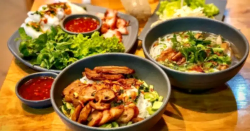 Ngành F&B Việt Nam 2025: Giá Tăng, Khách Giảm Tần Suất Ăn Ngoài