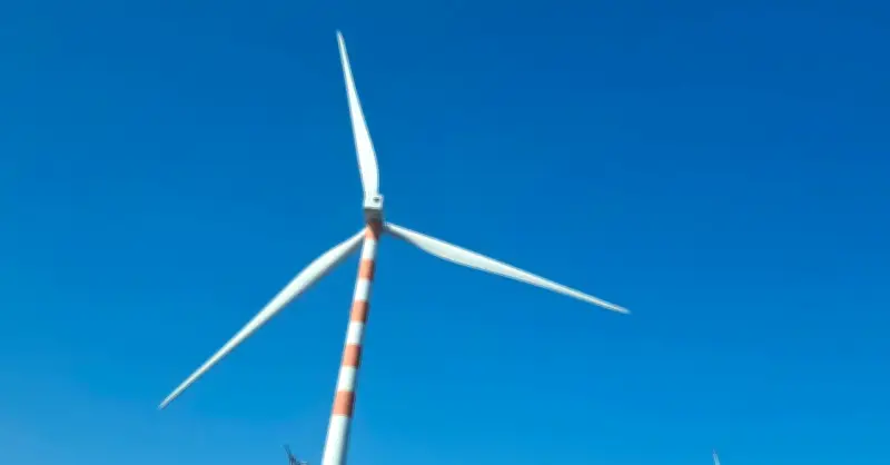 Ngành năng lượng tái tạo lao đao: Lợi nhuận mỏng, nợ cao và thách thức trước mắt