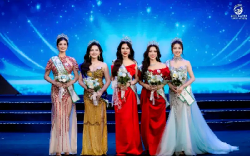 Nguyễn Khuê Thu đăng quang Mrs Earth Vietnam 2026 với câu trả lời ứng xử đầy bản lĩnh