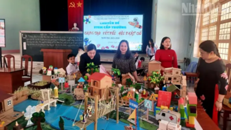 Ngày hội STEM rực rỡ tại Trường Tiểu học Ngụy Như Kon Tum