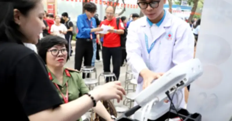 Ngày Sức khỏe Toàn dân 7/4: Người dân hào hứng khám và trải nghiệm tại các gian hàng y tế