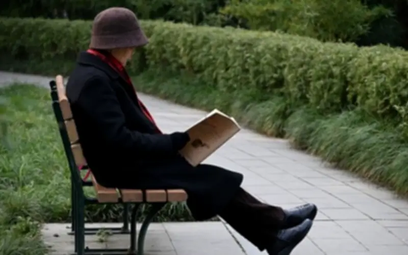 Ở nhà 2 con trai chưa đầy 1 năm, cụ bà quyết định dọn đi tuổi già vui hơn hẳn