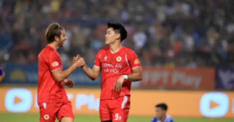 Đình Bắc bùng nổ với hat-trick, CAHN thắng đậm SLNA 4-2