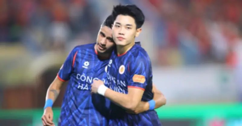 Đình Bắc ghi bàn đầu tiên tại V-League 2025/26, CAHN thắng dễ SHB Đà Nẵng