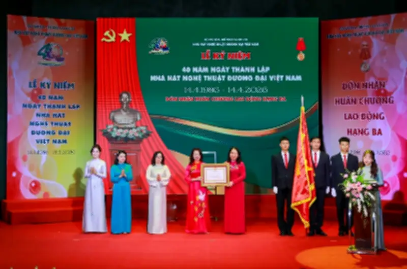 Nhà hát Nghệ thuật Đương đại Việt Nam vinh dự nhận Huân chương Lao động hạng Ba