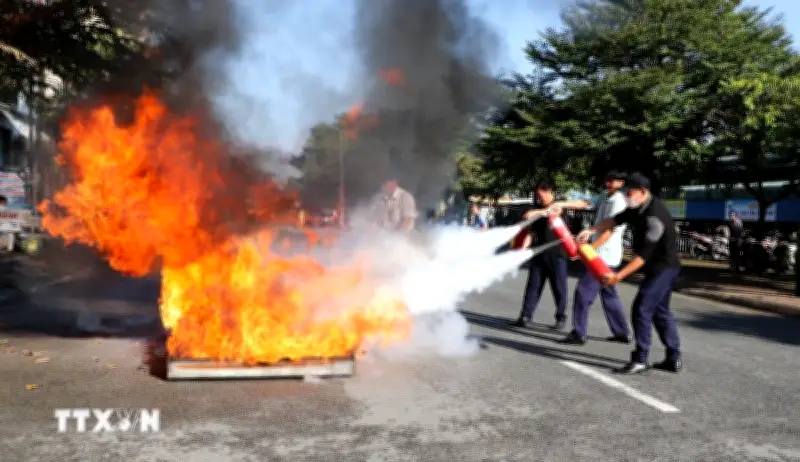 Định kỳ tổ chức tập huấn phương án xử lý tình huống cháy nổ đối với khu dân cư