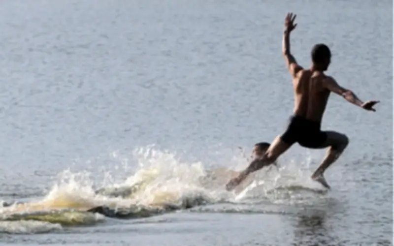 Nhà sư Thiếu Lâm Tự chạy 125 mét trên mặt nước: Bí mật đằng sau màn 'khinh công' gây chấn động