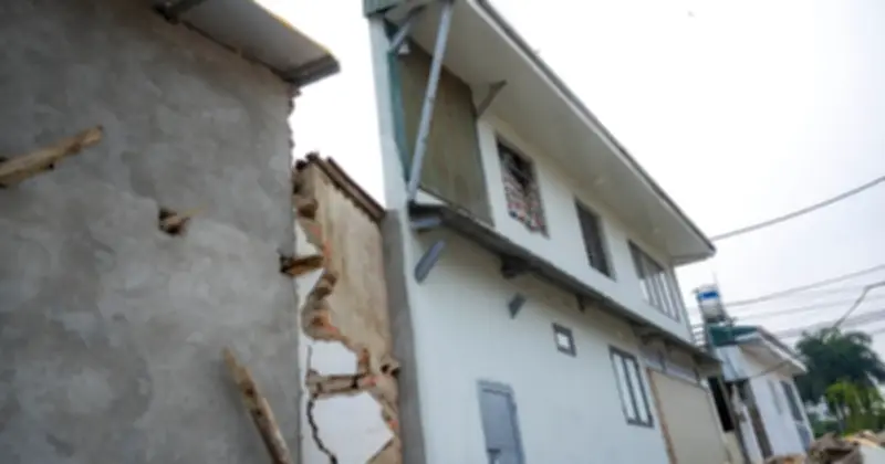 Nhà Siêu Mỏng Mọc Lên Sau Giải Phóng Mặt Bằng Tuyến Đường Đồng Tàu – Giải Phóng