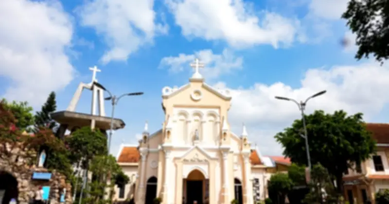 Nhà Thờ Chánh Tòa Cần Thơ: Kiến Trúc Gothic Giữa Lòng Miền Tây