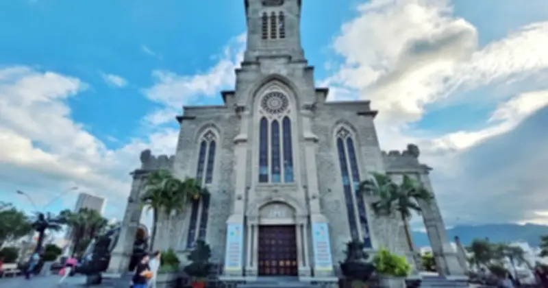 Nhà Thờ Chánh Tòa Nha Trang: Hành Trình Từ Mỏm Núi Hoang Đến Kiệt Tác Gothic Hơn 90 Năm
