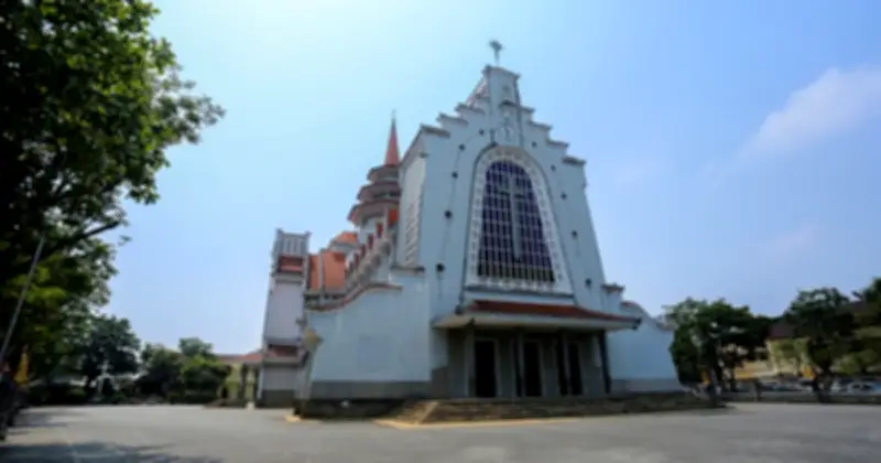 Nhà Thờ Dòng Chúa Cứu Thế Huế: Kiệt Tác Kiến Trúc Đông - Tây Hòa Quyện