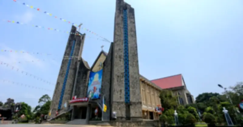 Nhà thờ Phủ Cam Huế: Hơn 300 năm lịch sử và kiến trúc Gothic độc đáo