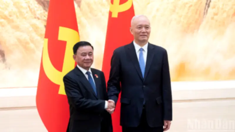 Ảnh Thường trực Ban Bí thư Trần Cẩm Tú hội đàm với Ủy viên Thường vụ Bộ Chính trị Đảng Cộng sản Trung Quốc Thái Kỳ