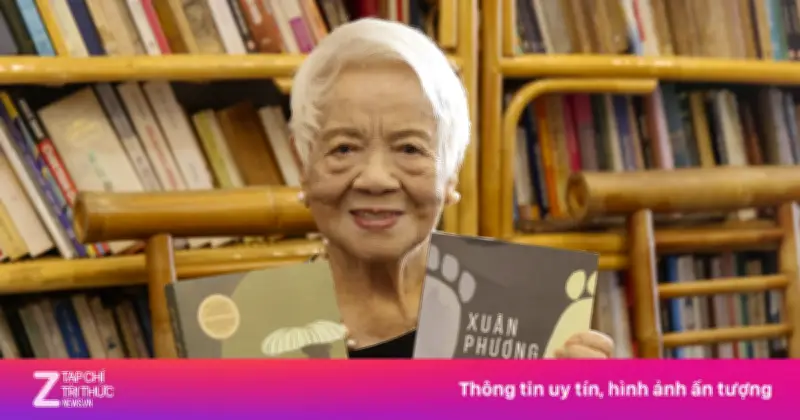 Nhà văn Xuân Phượng ký hợp đồng xuất bản hồi ký thứ ba 'Chân cứng đá mềm'