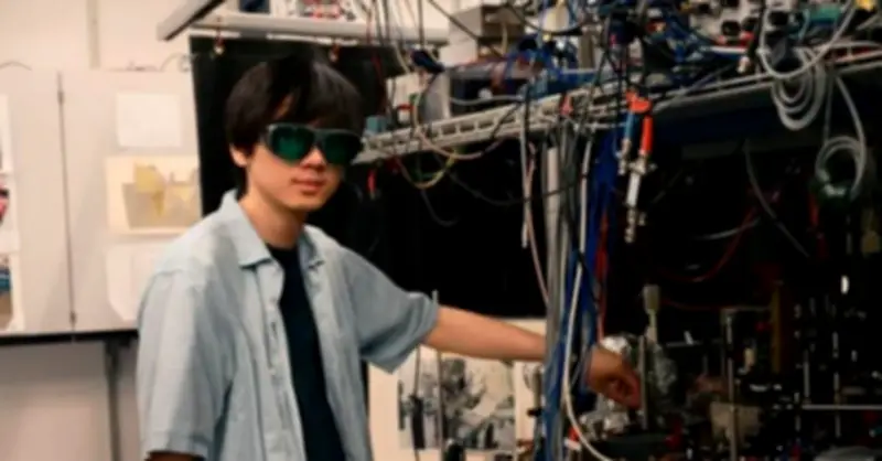 Nhà vật lý lượng tử 30 tuổi rời châu Âu về nước làm phó giáo sư đại học