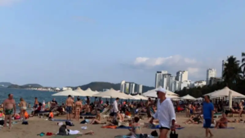 Nha Trang đón lượng khách kỷ lục trong kỳ nghỉ lễ, Tháp Bà Ponagar vượt 5.000 lượt