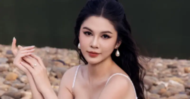 Nhan sắc nữ MC gây bức xúc trong phim 'Giờ vàng' bước chân vào đời