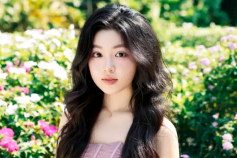 Nhan sắc tuổi 20 của người mẹ Lọ Lem - con gái MC Quyền Linh gây chú ý