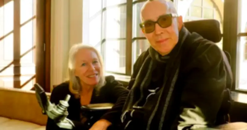 Nhạc sĩ liệt toàn thân 69 tuổi cấy 6 vi chip não, sáng tác âm nhạc bằng ý nghĩ