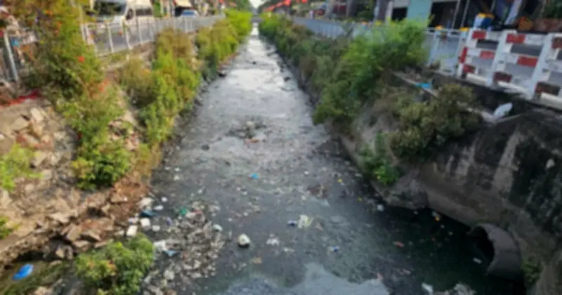 Ô nhiễm nghiêm trọng tại kênh 19 Tháng 5 TP.HCM: Rác thải ùn ứ, mùi hôi nồng nặc