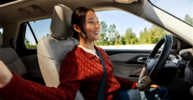 Nhiều tài xế mất tập trung khi lái xe nhưng luôn ảo tưởng mình giỏi hơn số đông