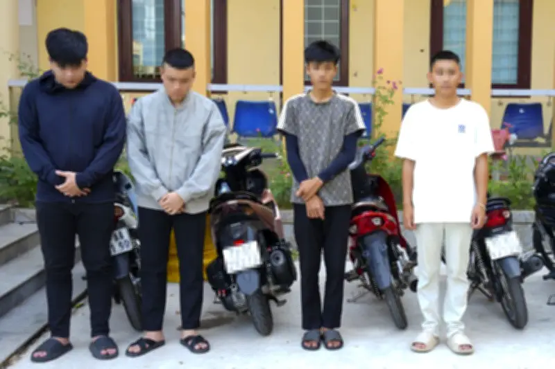 Nhóm Thanh Thiếu Niên Gây Náo Loạn Đường Phố, Còn Phát Trực Tiếp Khoe Hành Vi Vi Phạm