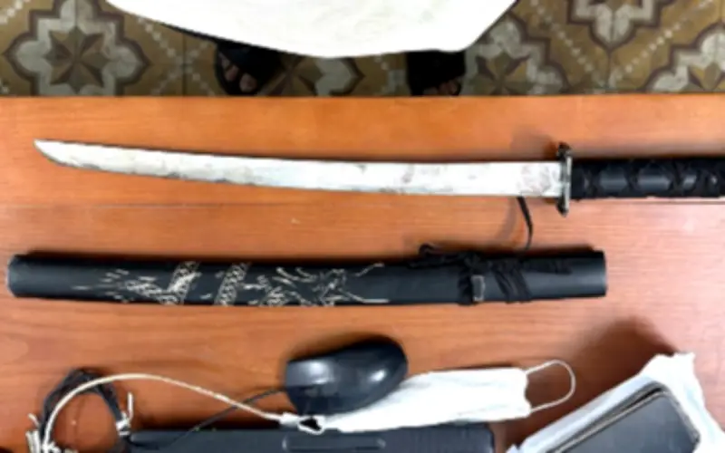 Nhóm Thanh Thiếu Niên Thử Kiếm Chạy Xe Rượt Đuổi Nhau Trên Phố