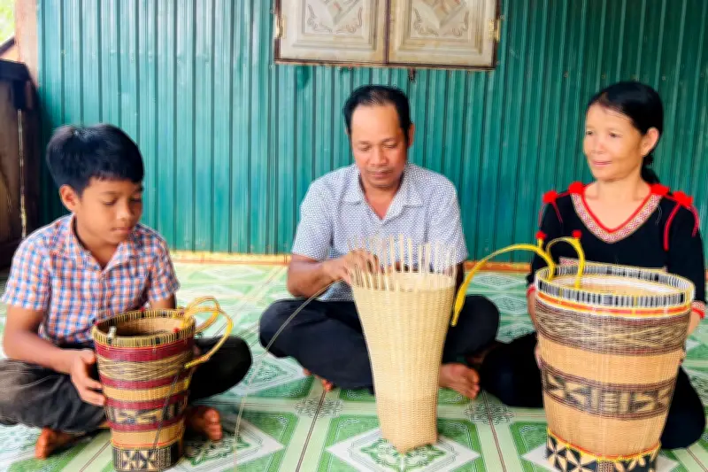 Những Mối Tình Xuyên Biên Giới: Hành Trình Gian Nan Để Đơm Hoa Kết Trái