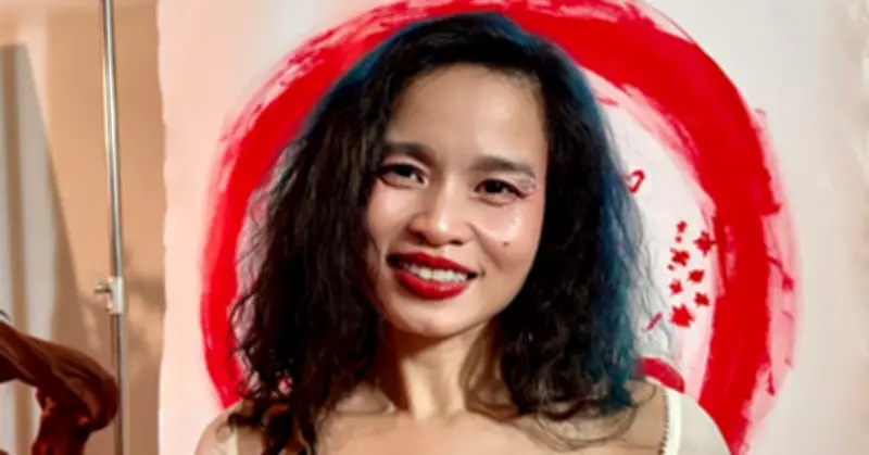 Nỗi đau và sự cô đơn ám ảnh của nữ ca sĩ diễn nhất showbiz Việt