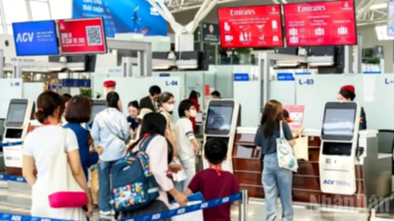 Nội Bài và Emirates tổ chức diễn tập bay cho trẻ nhạy cảm giác quan