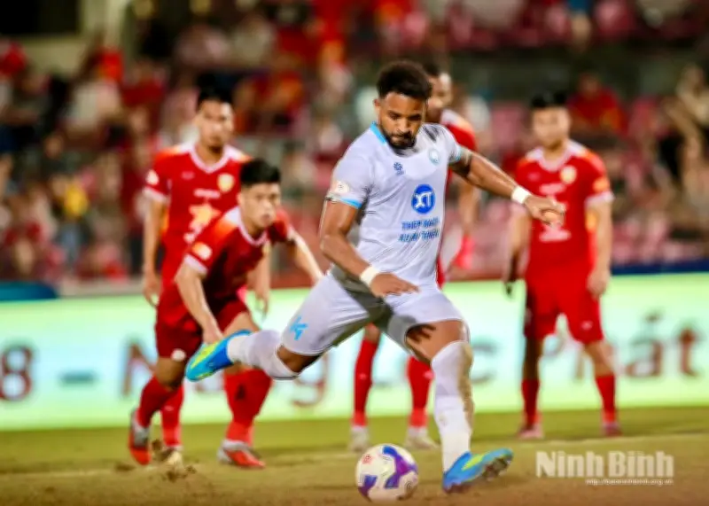 Ninh Bình lội ngược dòng ấn tượng, Thanh Hóa đại thắng trong vòng 17 V.League 1