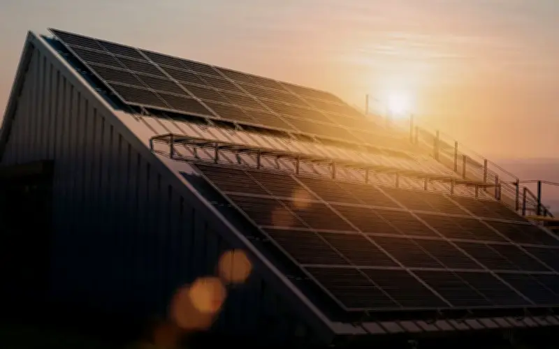 Năng Lượng Mặt Trời Dẫn Đầu Tăng Trưởng Toàn Cầu, Mở Ra Kỷ Nguyên Mới Cho Hệ Thống Năng Lượng