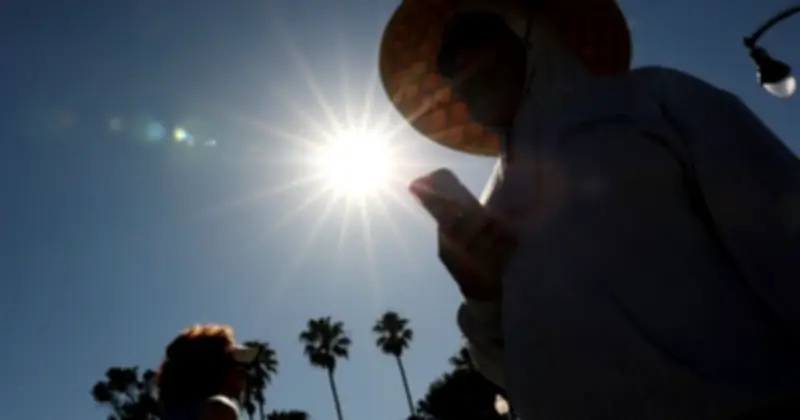 Nắng nóng bất thường thiêu đốt nước Mỹ, mưa lũ gây thiệt hại ở Caribe